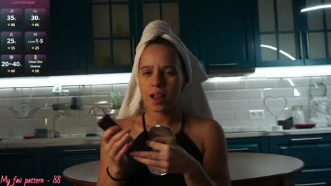 Snapshot of li_queen_ chatting on December 16, 2024, 8:20 am Hey Im Alexa tg online show from December 16, 2024, 8:20 am