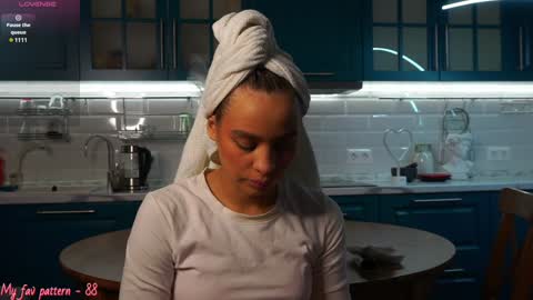 Snapshot of li_queen_ chatting on December 24, 2024, 11:49 am Hey Im Alexa tg online show from December 24, 2024, 11:49 am