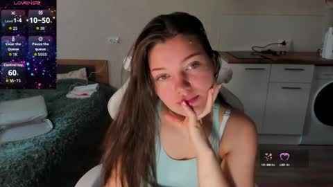 lia_2002_ online show from April 24, 2026, 9:34 am