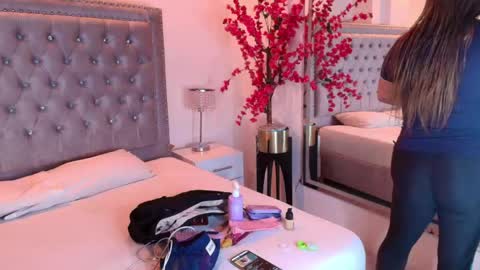 Lia  online show from April 14, 2026, 3:34 am