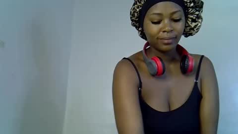 lia online show from October 22, 2025, 5:19 am