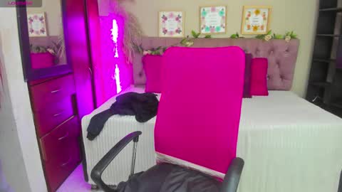 Snapshot of lia_keen chatting on November 20, 2025, 8:30 pm lia online show from November 20, 2025, 8:30 pm