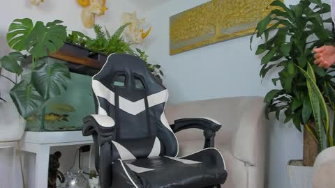 Snapshot of lia_lovelly chatting on April 5, 2026, 8:50 pm lia_lovelly online show from April 5, 2026, 8:50 pm