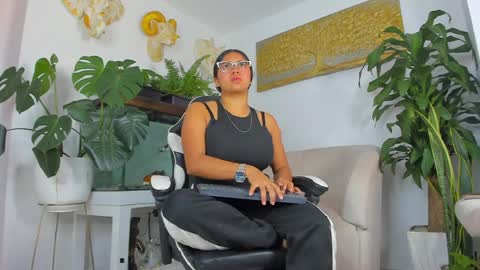 Snapshot of lia_lovelly chatting on April 6, 2026, 8:10 pm lia_lovelly online show from April 6, 2026, 8:10 pm