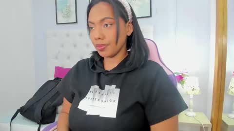 lia_mariana online show from October 24, 2025, 11:01 pm