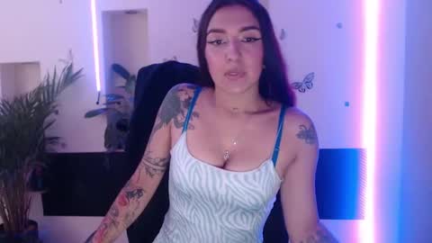 Lia Mitch online show from March 4, 2025, 6:50 pm