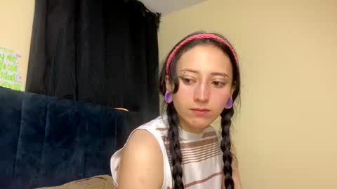 Snapshot of lia_queen610 chatting on February 4, 2026, 12:38 am Little Queen Lia online show from February 4, 2026, 12:38 am