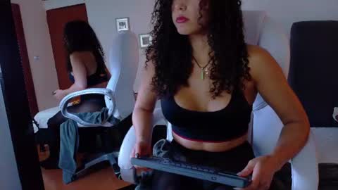 Snapshot of lia_tinez chatting on July 17, 2026, 10:03 pm Lia online show from July 17, 2026, 10:03 pm