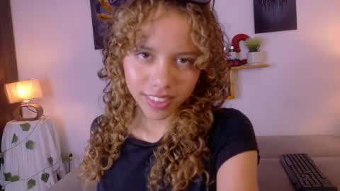 Juliana online show from May 15, 2026, 6:59 pm