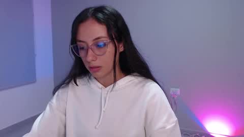 Snapshot of liaa_cute_ chatting on January 7, 2026, 12:13 am lia online show from January 7, 2026, 12:13 am