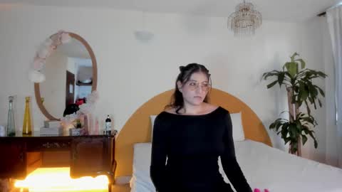 Snapshot of liaa_moretti_ chatting on February 16, 2026, 9:00 pm Liaa online show from February 16, 2026, 9:00 pm