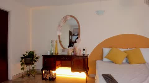 Snapshot of liaa_moretti_ chatting on February 17, 2026, 4:24 pm Liaa online show from February 17, 2026, 4:24 pm