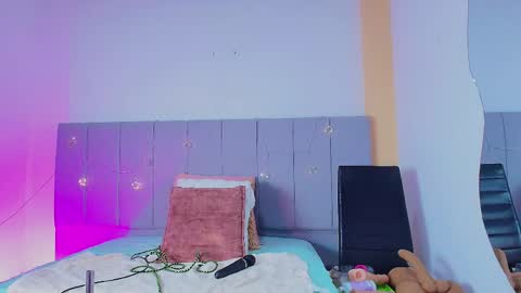 Liaa online show from April 10, 2026, 6:45 pm