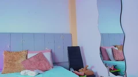 Liaa online show from April 12, 2026, 6:35 pm