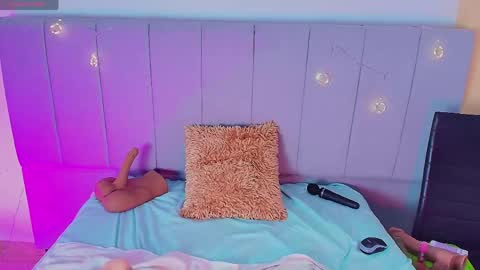 Liaa online show from April 16, 2026, 9:39 pm