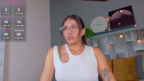 Snapshot of liaamoretti__ chatting on May 18, 2026, 4:07 am L I A online show from May 18, 2026, 4:07 am
