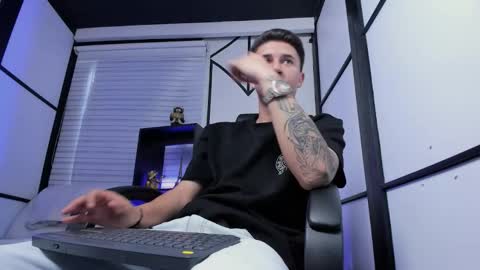 Snapshot of liaamsmiith_ chatting on September 10, 2025, 3:01 pm Liam Smith online show from September 10, 2025, 3:01 pm