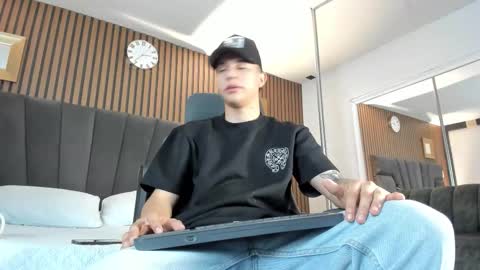 Snapshot of liaamsmiith_ chatting on October 2, 2025, 12:23 pm Liam Smith online show from October 2, 2025, 12:23 pm