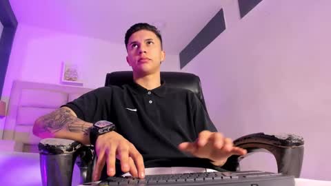 Snapshot of liaamsmiith_ chatting on October 13, 2025, 12:05 pm Liam Smith online show from October 13, 2025, 12:05 pm