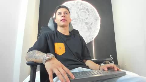 Snapshot of liaamsmiith_ chatting on October 20, 2025, 12:27 pm Liam Smith online show from October 20, 2025, 12:27 pm