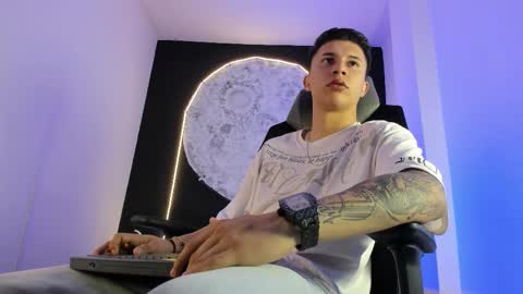 Snapshot of liaamsmiith_ chatting on November 3, 2025, 12:28 pm Liam Smith online show from November 3, 2025, 12:28 pm