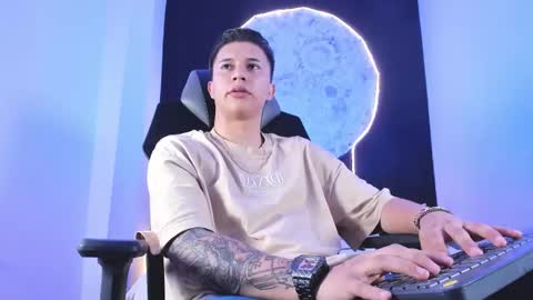 Snapshot of liaamsmiith_ chatting on November 11, 2025, 12:27 pm Liam Smith online show from November 11, 2025, 12:27 pm