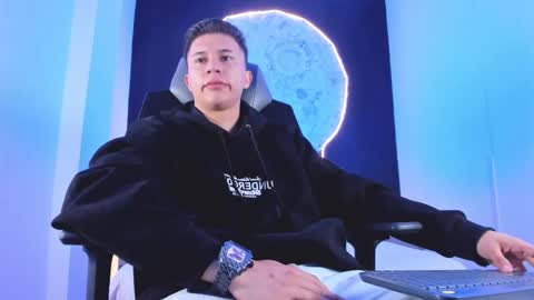 Snapshot of liaamsmiith_ chatting on November 14, 2025, 12:15 pm Liam Smith online show from November 14, 2025, 12:15 pm