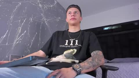 Snapshot of liaamsmiith_ chatting on November 17, 2025, 12:11 pm Liam Smith online show from November 17, 2025, 12:11 pm