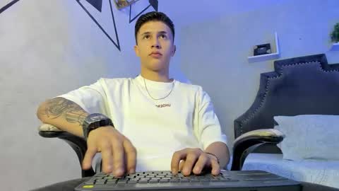 Snapshot of liaamsmiith_ chatting on November 23, 2025, 12:38 pm Liam Smith online show from November 23, 2025, 12:38 pm