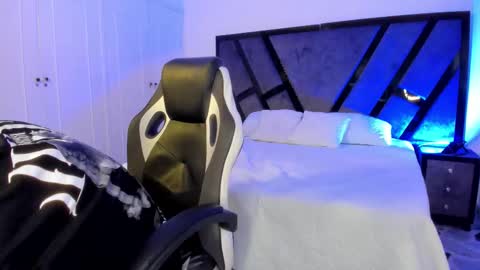 Snapshot of liaamsmiith_ chatting on November 29, 2025, 12:30 pm Liam Smith online show from November 29, 2025, 12:30 pm