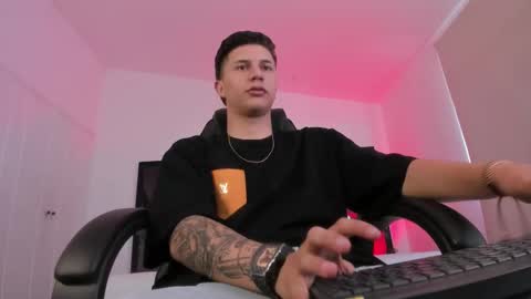 Snapshot of liaamsmiith_ chatting on December 3, 2025, 12:03 pm Liam Smith online show from December 3, 2025, 12:03 pm