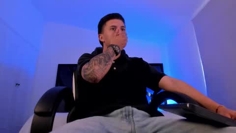 Snapshot of liaamsmiith_ chatting on December 5, 2025, 12:14 pm Liam Smith online show from December 5, 2025, 12:14 pm