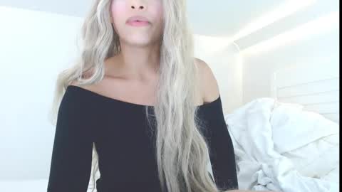 Snapshot of liadivina chatting on November 19, 2025, 12:54 am Lia Divina online show from November 19, 2025, 12:54 am