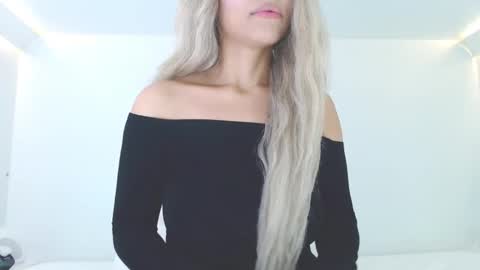 Snapshot of liadivina chatting on November 25, 2025, 5:40 am Lia Divina online show from November 25, 2025, 5:40 am