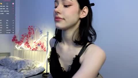 Lia  online show from September 17, 2025, 7:59 pm