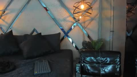 Snapshot of liah_grey8 chatting on February 25, 2026, 9:35 pm ---Liah--- online show from February 25, 2026, 9:35 pm