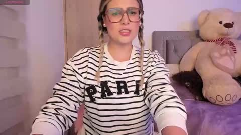 Snapshot of liahkimi chatting on December 18, 2025, 2:06 am Lia online show from December 18, 2025, 2:06 am