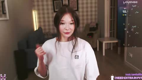 lialilia online show from March 12, 2025, 4:56 pm