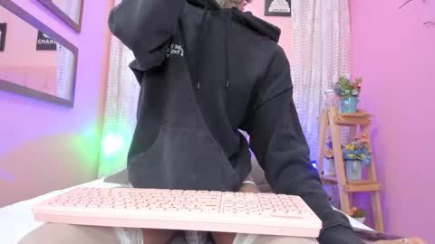 Snapshot of liam_evvan chatting on December 16, 2025, 3:00 am Liam online show from December 16, 2025, 3:00 am