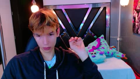 liam_green1 online show from February 10, 2026, 11:47 am