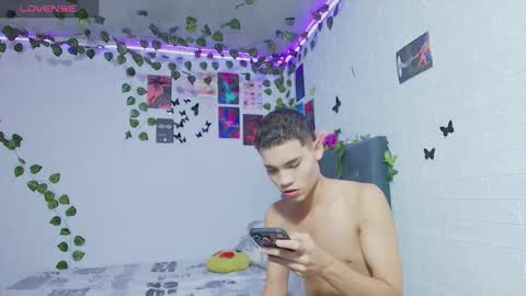 Snapshot of liam_honey18 chatting on October 16, 2025, 9:32 am liam_honey18 online show from October 16, 2025, 9:32 am