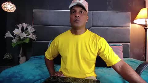 Liam online show from November 18, 2025, 7:29 pm