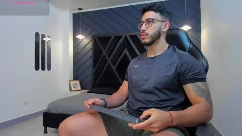 LIAM KLEIN online show from October 28, 2025, 11:14 am