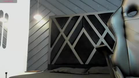 LIAM KLEIN online show from November 20, 2025, 11:21 am