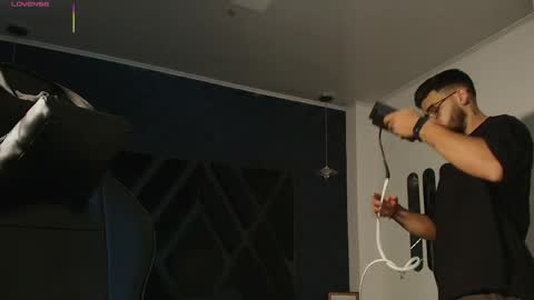 LIAM KLEIN online show from April 9, 2026, 11:15 am