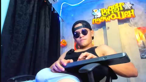 liam_knight online show from October 27, 2025, 1:20 am