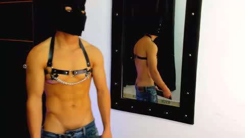 liam_knight online show from November 2, 2025, 4:37 am