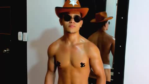 liam_knight online show from November 4, 2025, 2:32 am