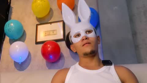 liam_knight online show from November 19, 2025, 2:22 am