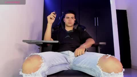 Liam online show from April 7, 2026, 4:24 am